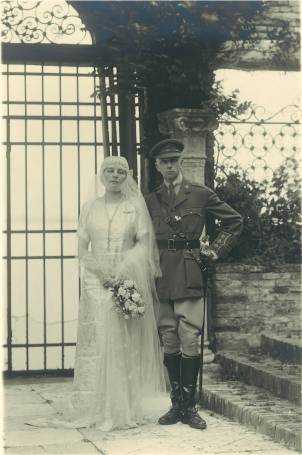 Teresa and Tom on their wedding day by gate 1919